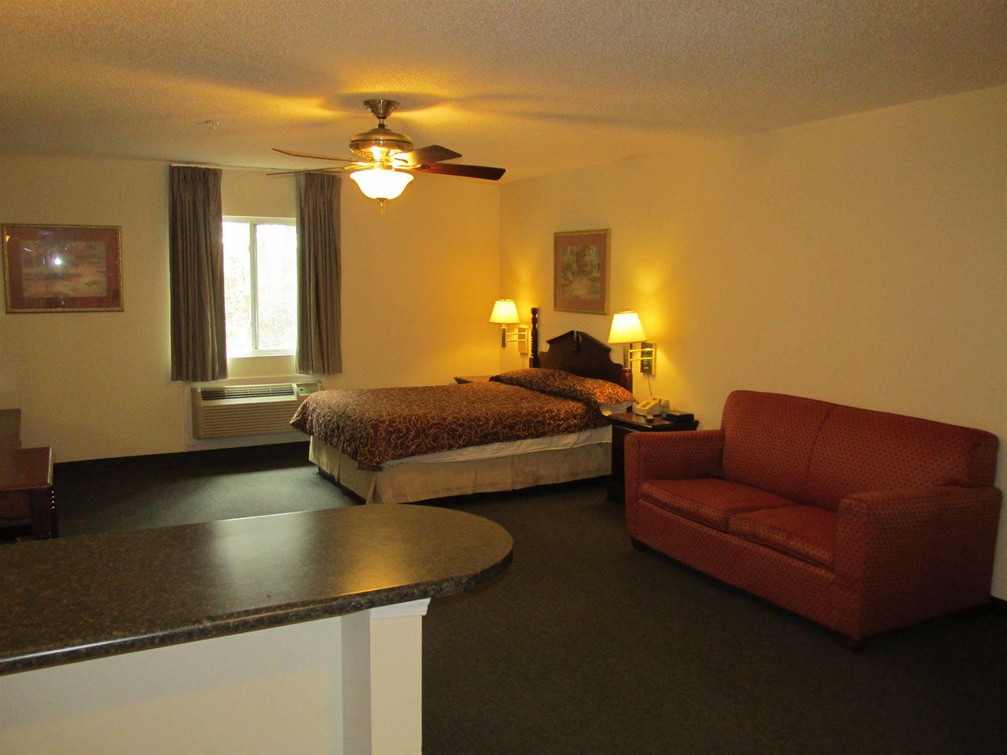 High Falls Inn & Suites Exterior foto