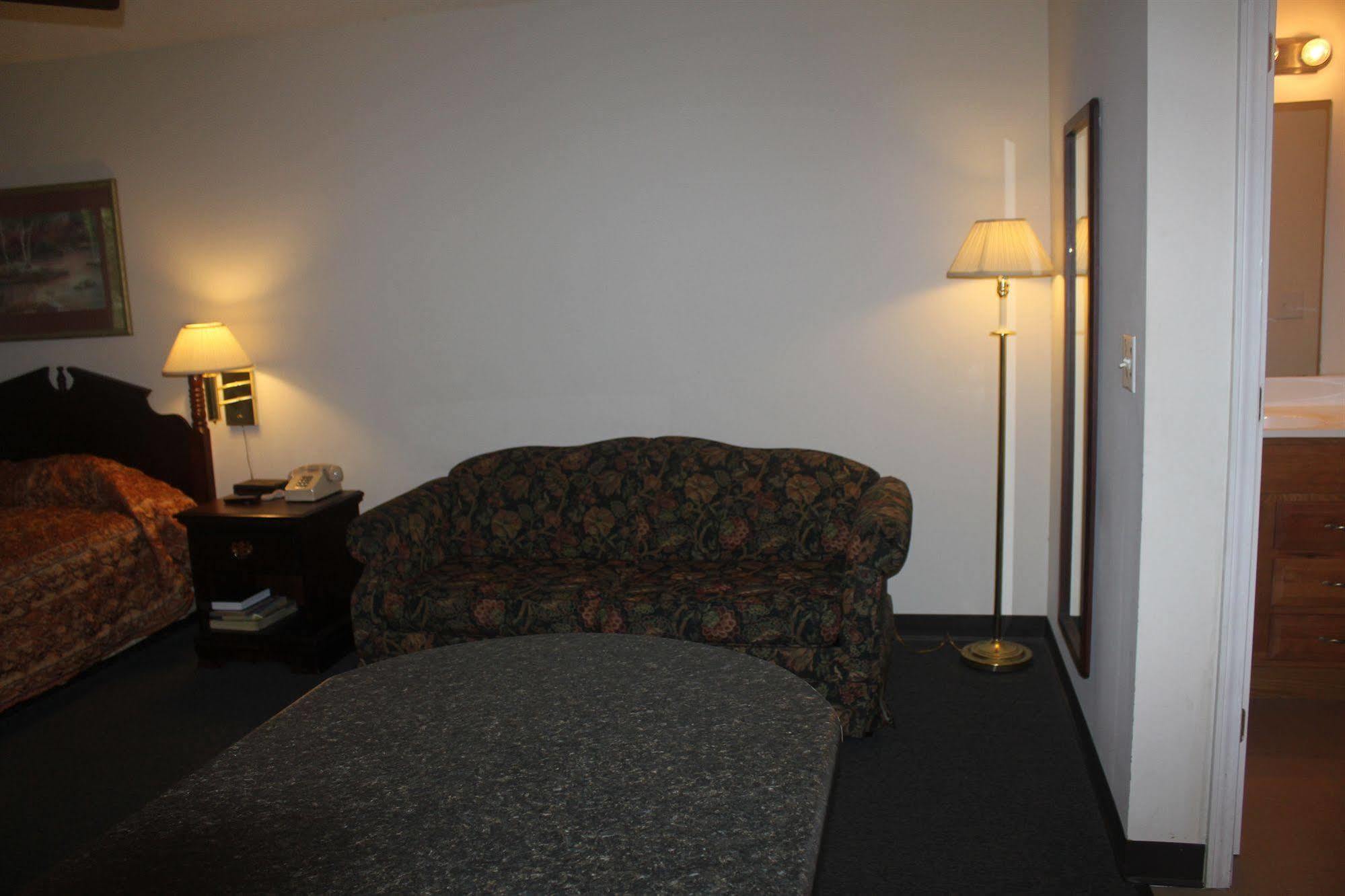 High Falls Inn & Suites Exterior foto